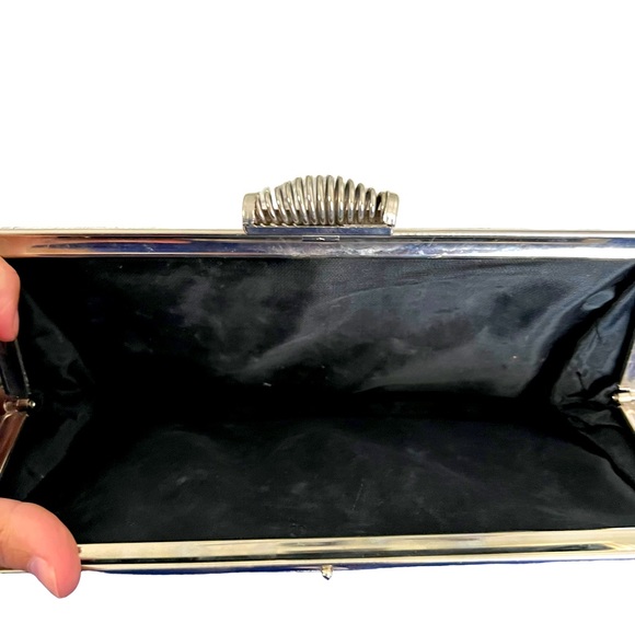 1980s Silver Wire Clasp Clutch - Picture 4 of 4